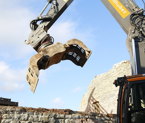 your dedicated demolition contractor in Lemon Grove is working on a full demolition
